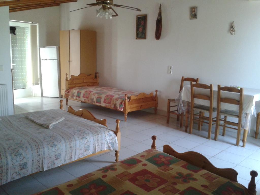 Efterpi Aggeli Apartamento Loutrópolis Thermís Quarto foto
